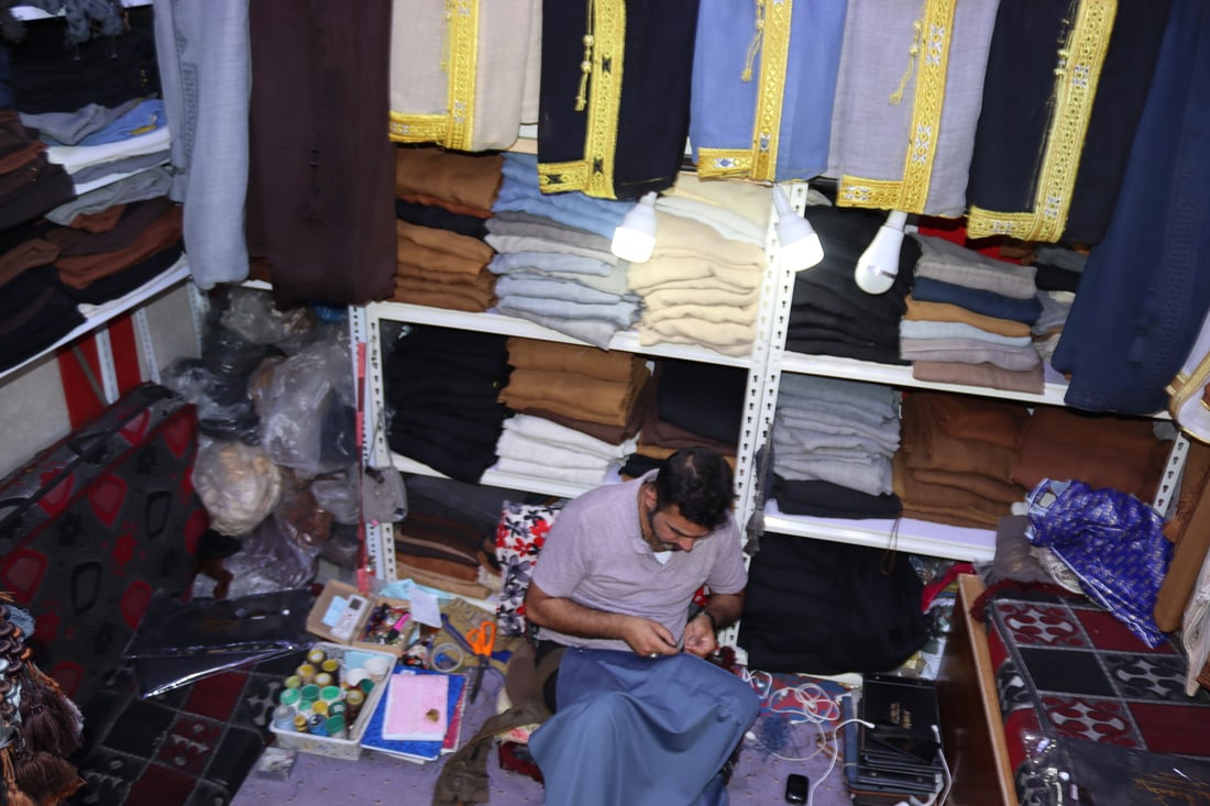 “يشتريها بس الثگيل”.. عباءة المجر الكبير الأغلى في استربادي الكاظمية (صور)