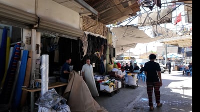 بركات الحسين تشغل أسطوات النجف وقماش تركيا هو الأبرد على رؤوس الزوار (فيديو)