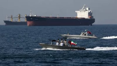 الحرس الثوري يغلق مضيق هرمز أمام السفن