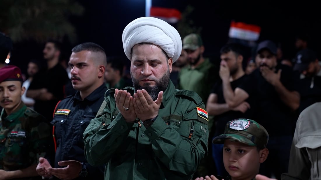 يبّس أصلاب رجالهم.. البصرة بالزي العسكري تتضرع لنصرة إيران والإسلام (فيديو)