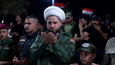 يبّس أصلاب رجالهم.. البصرة بالزي العسكري تتضرع لنصرة إيران والإسلام (فيديو)
