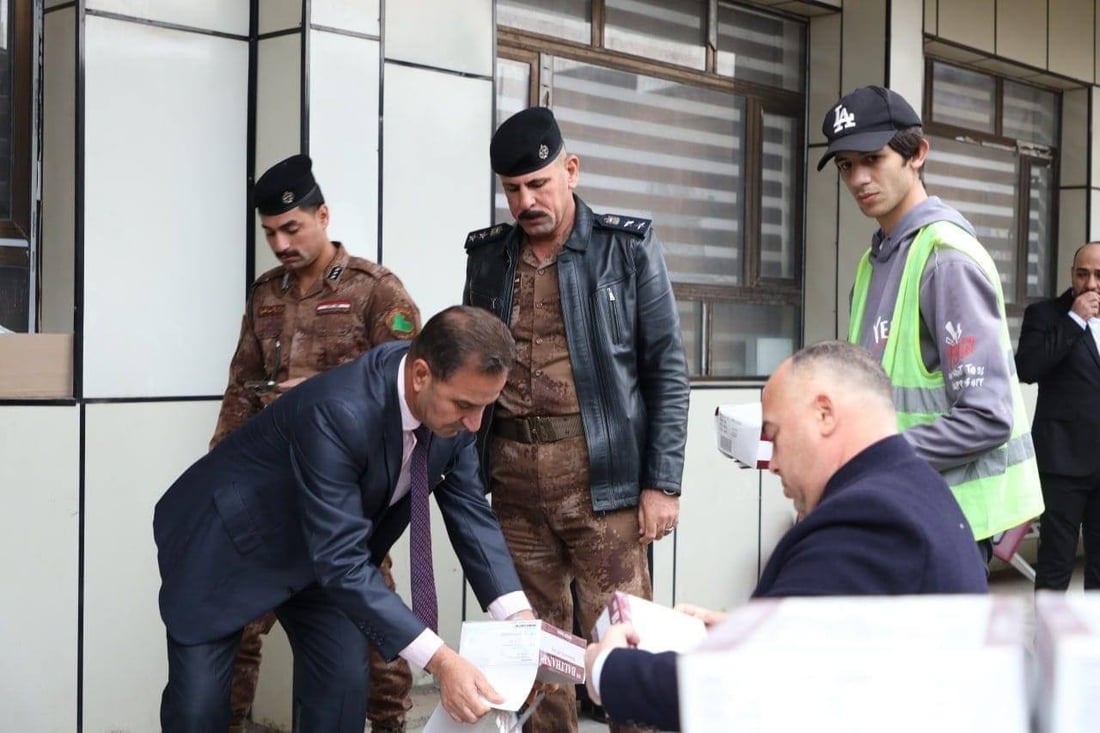 صور من اتلاف مليون حبة مخدرة في بغداد.. فرن عملاق بحضور القضاء والصحة والداخلية