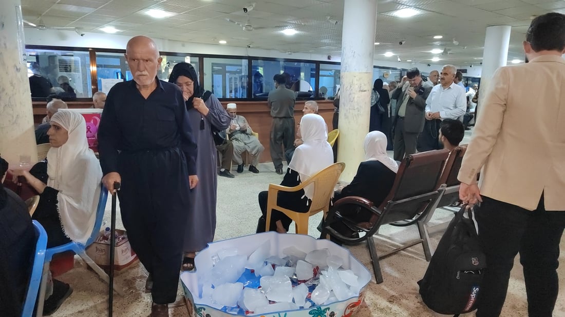 ازدحام في مصارف كردستان مع بدء صرف الوجبة الأولى من رواتب شهر أيار
