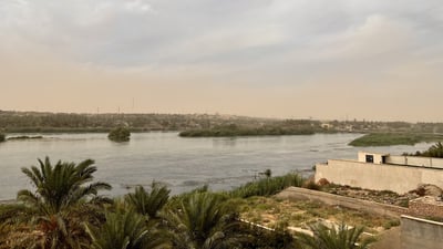 الخريف بدأ وأنعش الفرات.. صور من حديثة قبل قليل