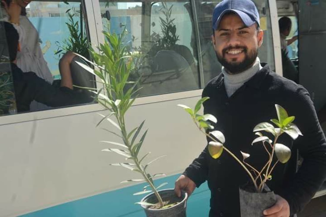 صور: متطوعون ينظمون حملة لتشجير مدارس المثنى بالتعاون مع اليونيسف