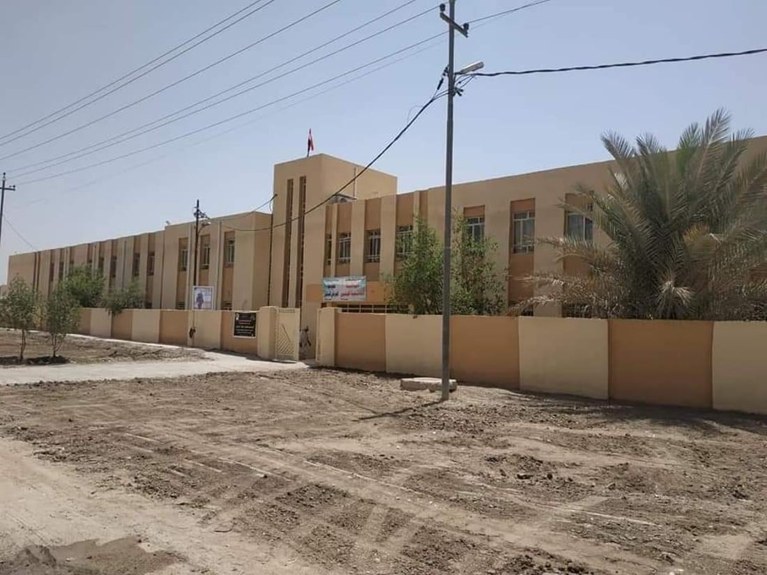 الهاشمية: مدير مدرسة يطرد طالباً لعدم ارتدائه ربطة عنق! (صور)