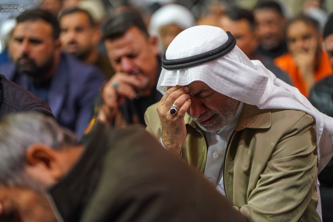 صور: ليلة حزينة في صحن الإمام علي.. حشود الزائرين يحيون ذكرى الزهراء