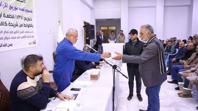 ميسان.. دوّاي يوزع وجبة جديدة من الأراضي السكنية على الموظفين