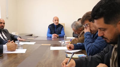 ” حلول سريعة” لانطفاء ملعب الميناء.. مسؤولو الشركة المنفذة أمام درجال