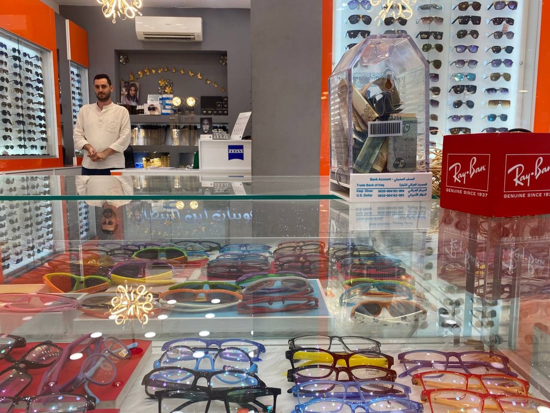 مختبرات بغداد: الطلب على النظارات يتزايد بسبب الهواتف الذكية “وأشعتها الزرقاء”