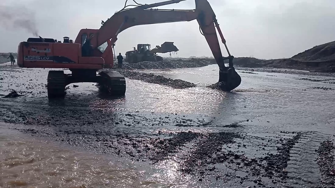صور: قائد عمليات كركوك يزور المناطق المتضررة من الفيضانات في ناحية ليلان