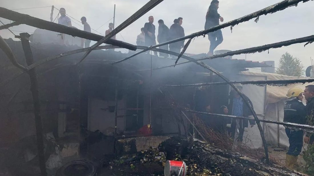 دهوك: إصابة رضيع بحريق هائل التهم خيام نازحي سنجار