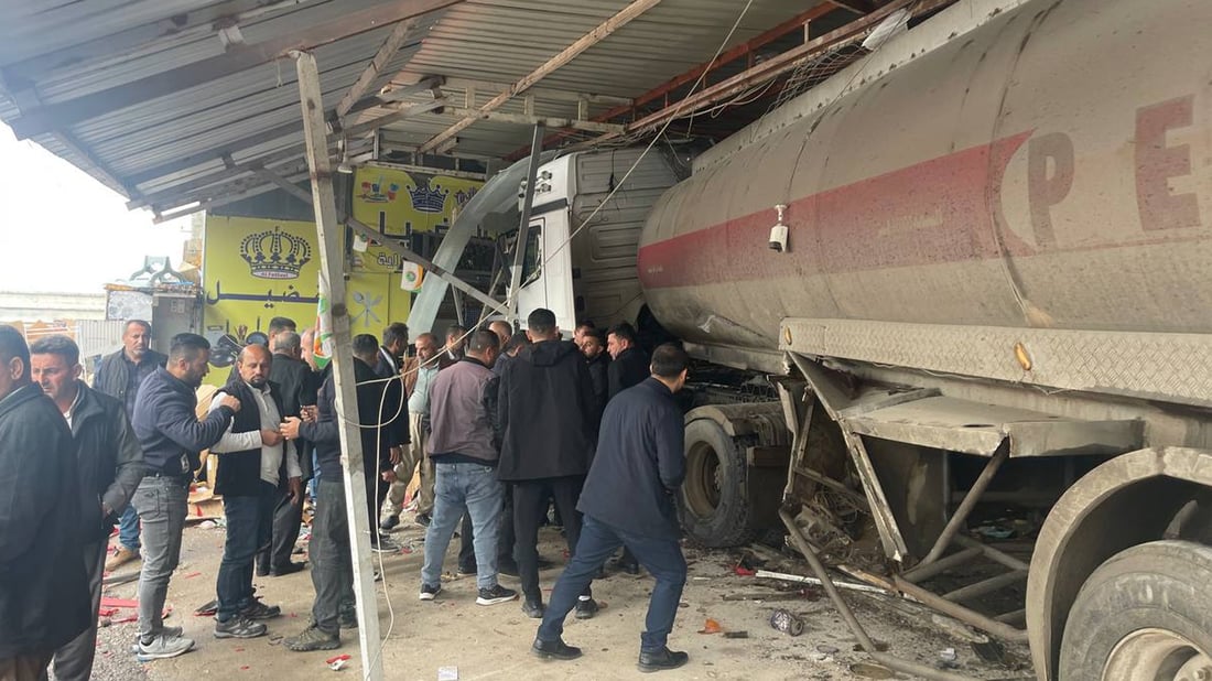 بارهەڵگرێک کارەساتی خولقاند و خۆی کرد بە ناو دوکانێکدا