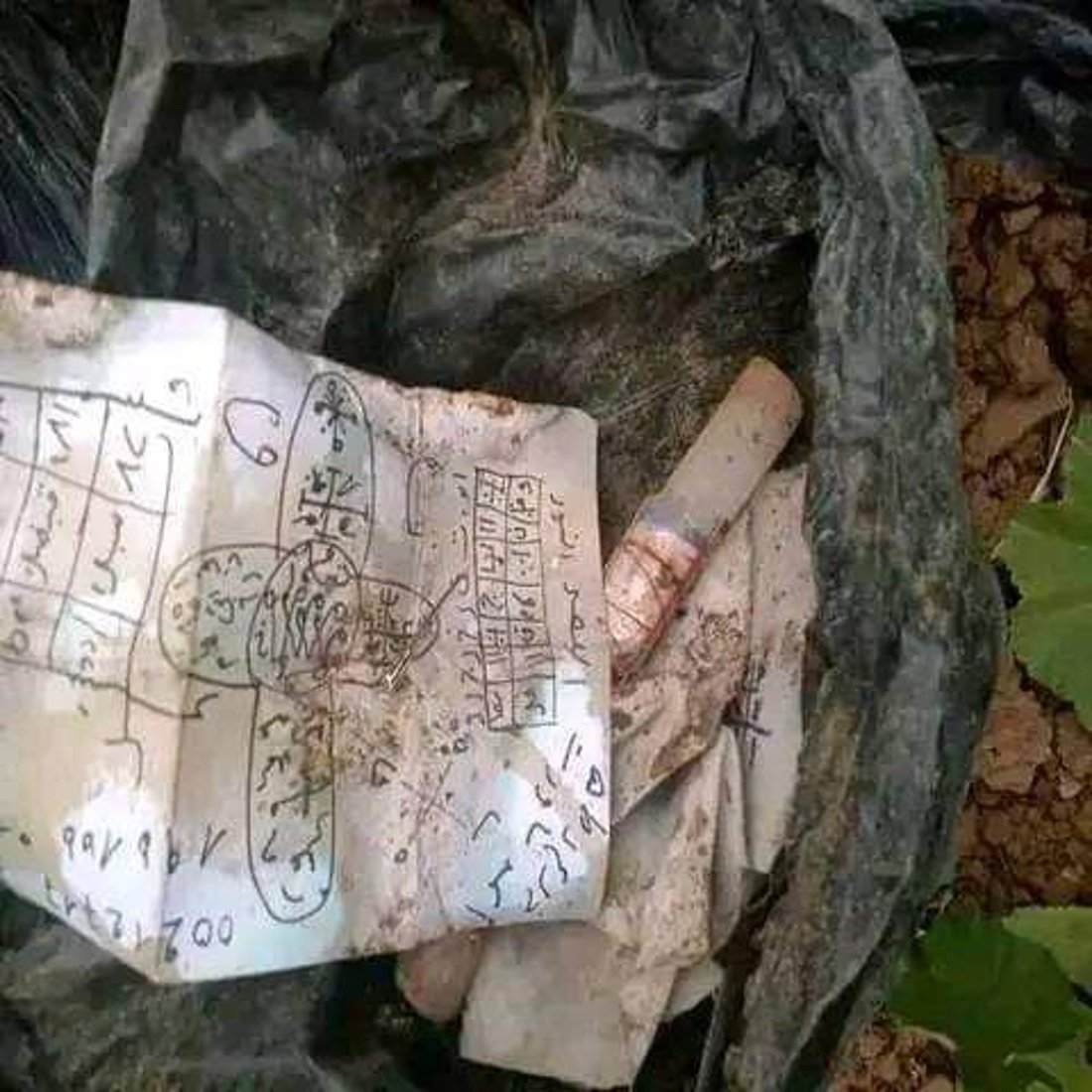 لە گۆڕستان پۆلیس بۆ نوشتەچییەکانی دوزخورماتوو دادەنرێ