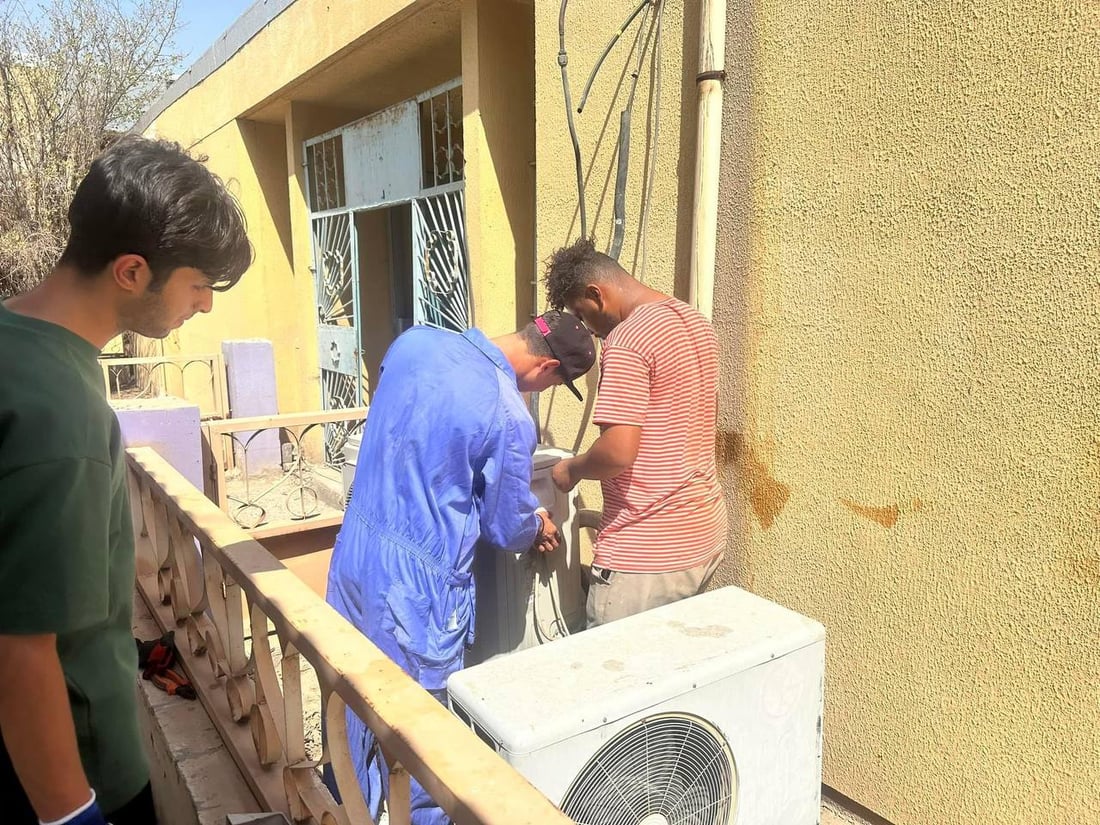 صور: 15 شاباً يتعلمون تركيب وصيانة السبالت في ورش الحكومة