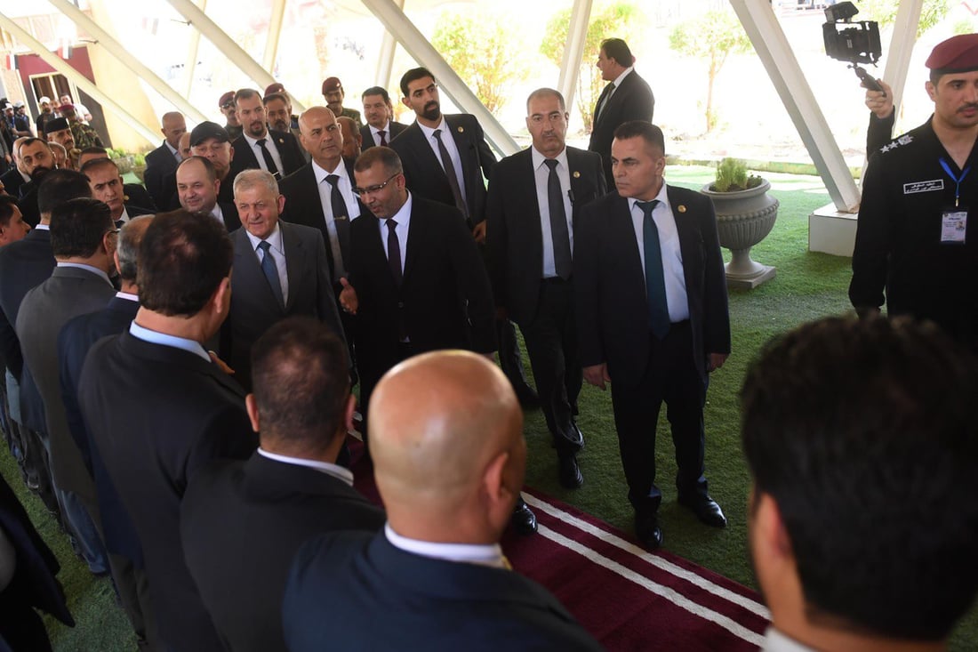 الرئيس رشيد يجري زيارة تفقدية إلى المثنى.. صور من مراسم الاستقبال