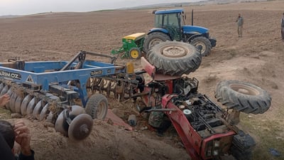 تراکتۆرێک وەرگەڕا و شۆفێرەکەی گیانی لەدەستدا