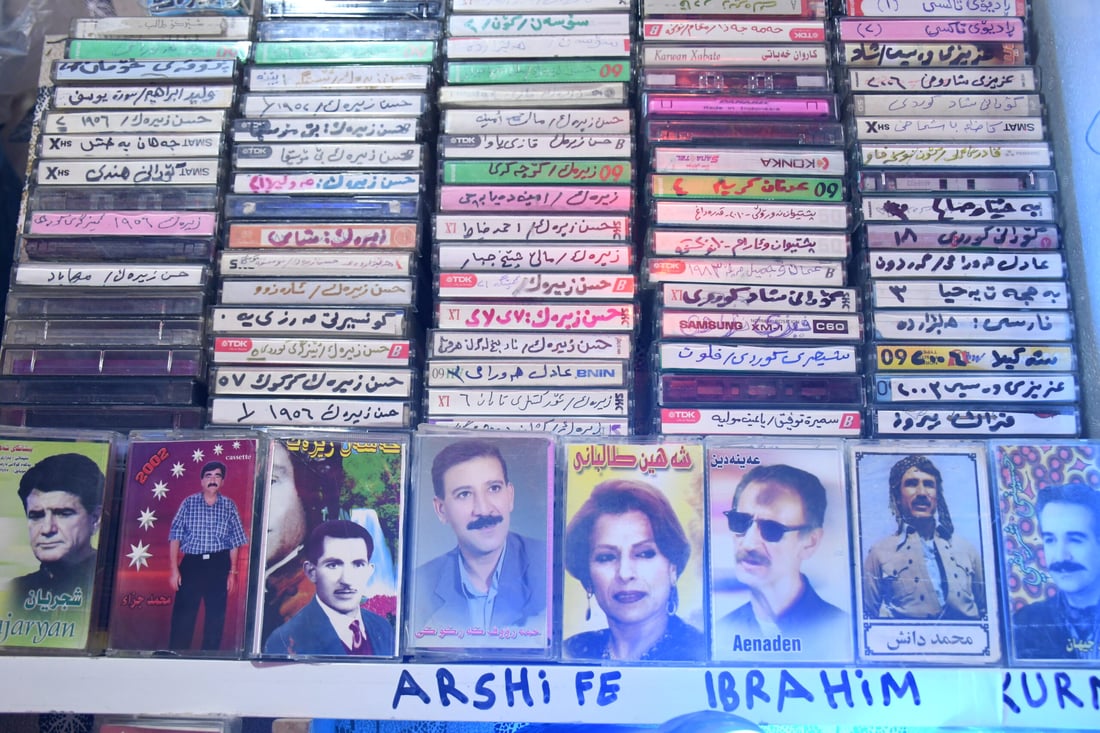 ژوورێکی ماڵەکەی کردووەتە شوێنی کۆکردنەوەی ئەرشیفی ھونەرمەندان