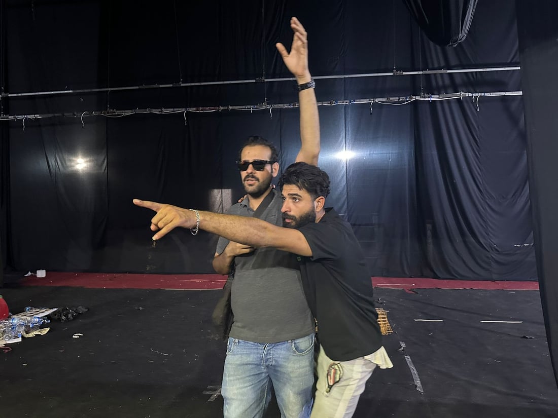 انتهت الأربعينية وعاد مسرح كربلاء.. “تل اللحم” أبطالها مكفوفون (صور)