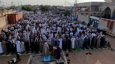 تكبيرات سفوان ملأت البصرة.. لقطات جوية من صلاة العيد في جامع “أهل البيت”