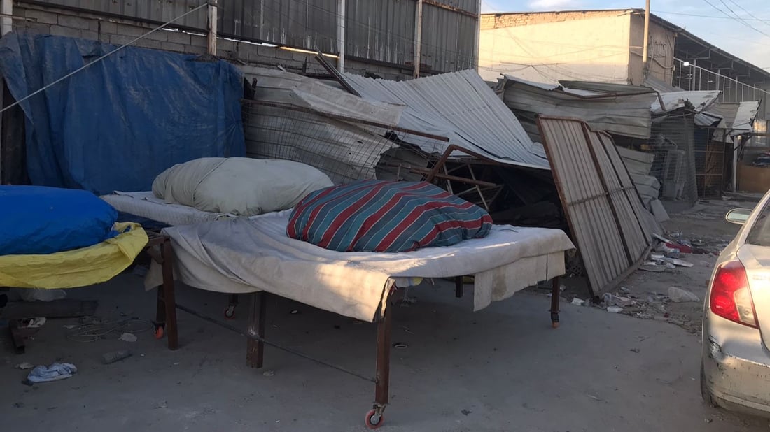 صور: تدمير بسطات شارع 26 في البياع.. حملة رفع تجاوزات صارمة والمعارض تتنفس أخيراً