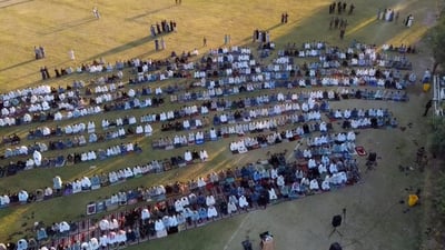 لقطات ملفتة من الضلوعية.. صلاة العيد موحدة في النادي الرياضي إحياءً لسنة النبي