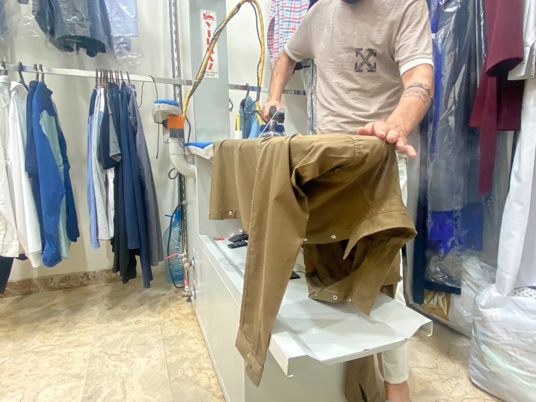 أسطوات المنصور: إزالة أحمر الشفاه من قمصان الرجال أخطر مهمة