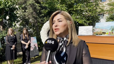 لەگەڵ وێنەکانی ماڵئاوایی لە ناشاد دەکرێت