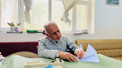 خانەنشین بوو بەڵام قوتابییەکانی جێنەهێشت