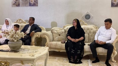 جانتایەکی پڕ لە پارە و زێڕی دۆزییەوە و گەڕاندییەوە بۆ خاوەنەکەی