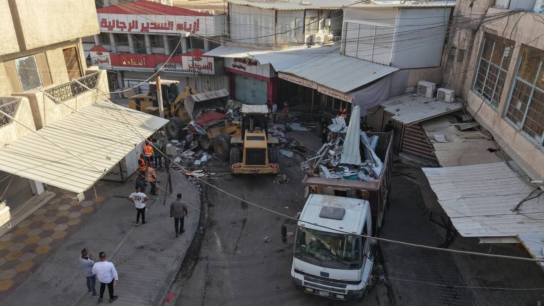 صور: بلدية المنصور تزيل 100 كشك متجاوز في سوق سهام العبيدي لمنع الكوارث وفتح الطرق