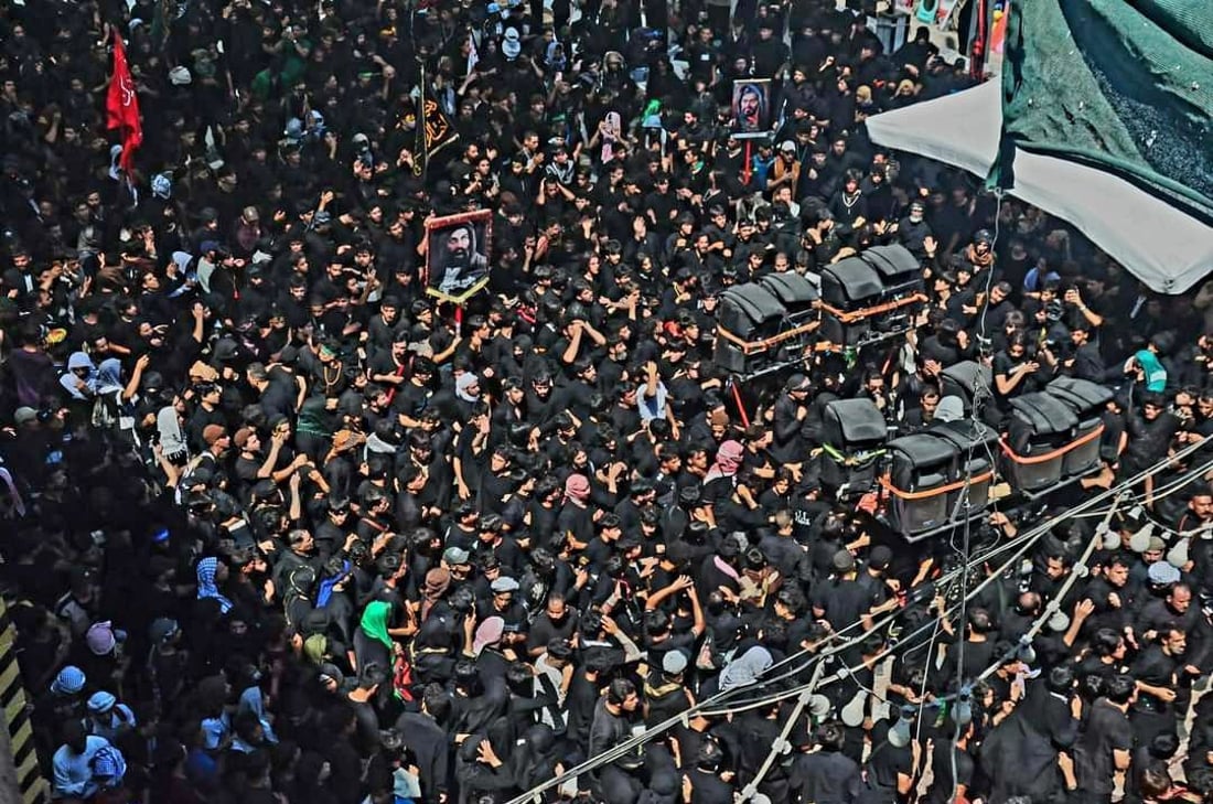 صور: حشود كبيرة في ذكرى وفاة الإمام القاسم.. وأهل المدينة يفتحون بيوتهم