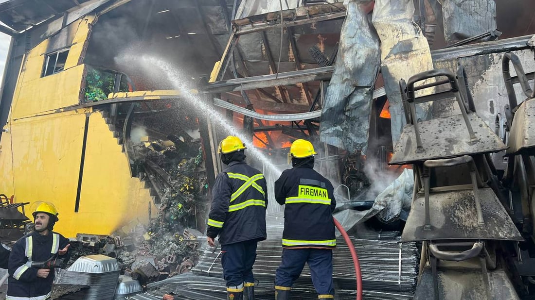 ئاگرێکی گەورە لە کۆگایەکی دیکۆرات و کەرەستەی بیناسازی لە هەولێر کەوتوەتەوە