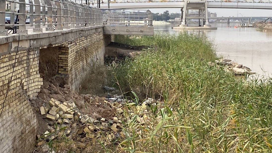 صور: كورنيش ميسان يتهاوى ونقاش بين المدونين والمهندسين والبلدية.. دجلة “رطب جداً”
