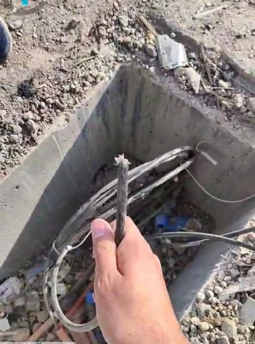 الاتصالات غاضبة: مجهولون دمروا كابينات الكابل الضوئي في الرصافة (صور)