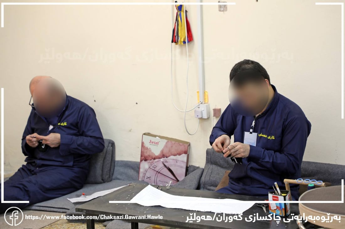 سجناء أربيل يكسبون المال ويعزفون على الكمان