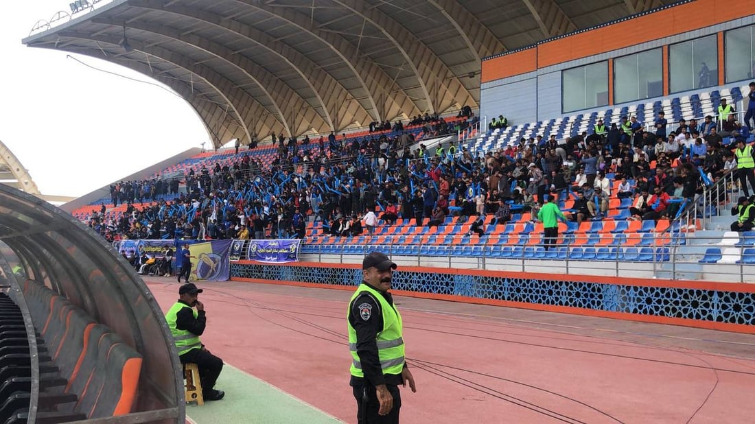 الجماهير متلهفة وأجواء ملعب الكوت رائعة.. قمة الجوية والشرطة ستبدأ بعد قليل (صور)