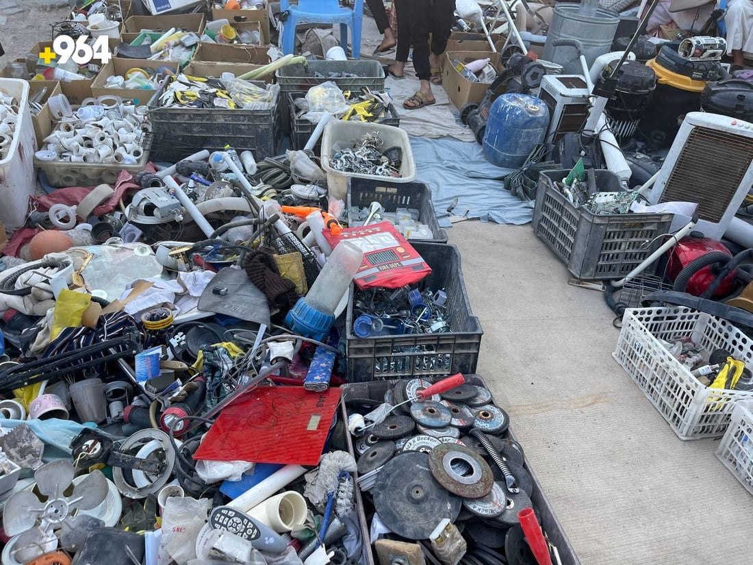 صور: الأثرياء في القرنة يعودون إلى سوق الجمعة بحثاً عن السلع النادرة والأنتيك