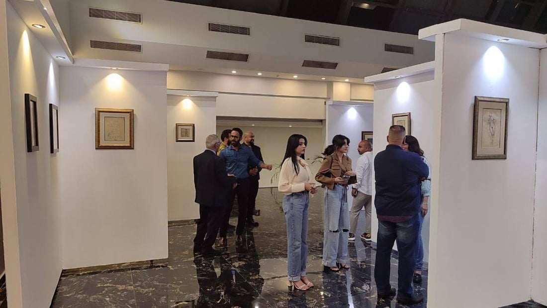 صور: وثائق رسائل مذكرات.. هكذا عاش فائق حسن مبدع جدارية بغداد في ساحة الطيران