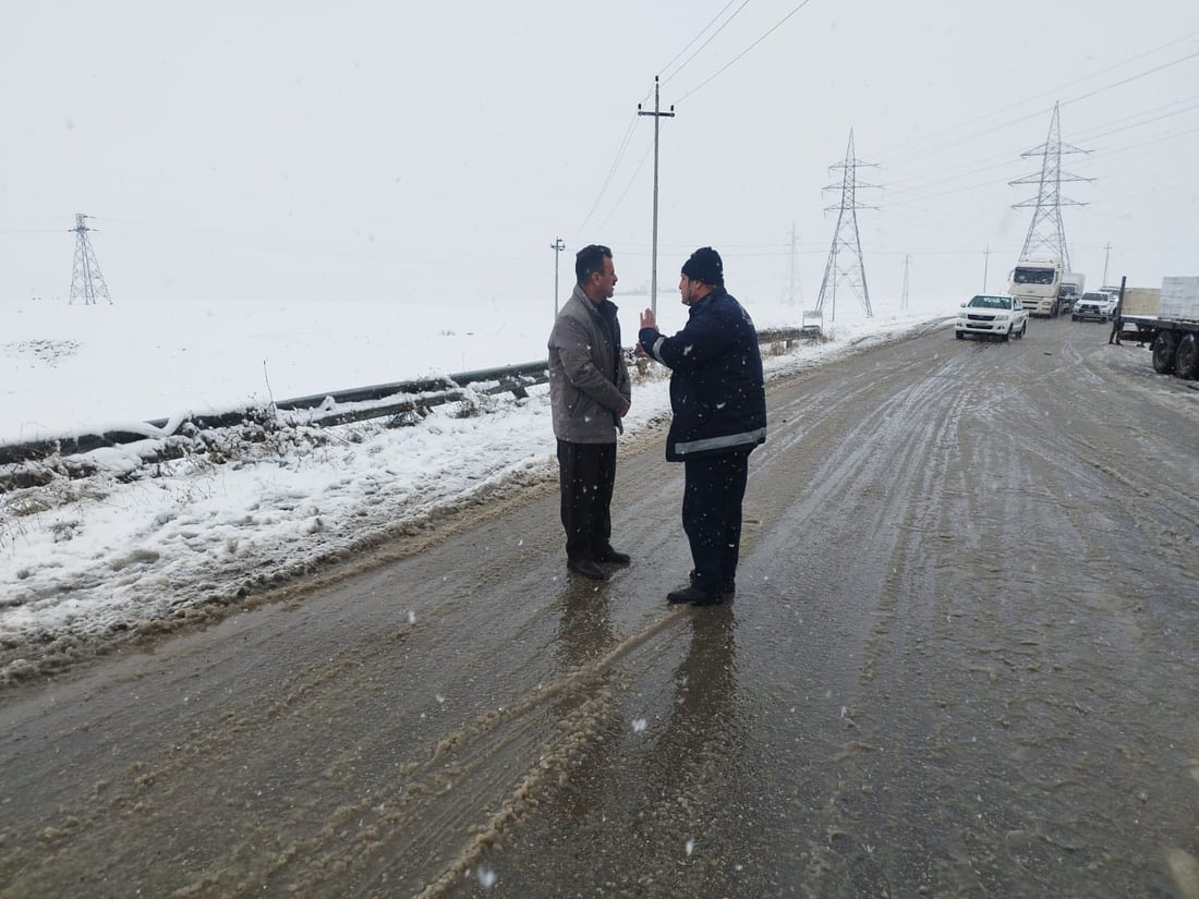 “رێگاکان کراوەن بەڵام تا بۆتان دەکرێ مەچنە دەرەوەی شار”
