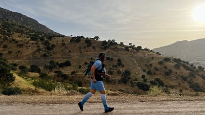 فيديو: خمسيني من ديالى في دربندخان.. يركض 20 كم يومياً منذ عامين وخسر 23 كغم