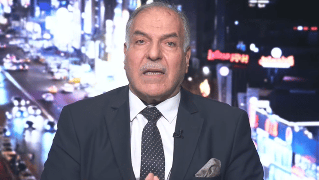 خبير يحذر من التلاعب بسعر صرف الدولار ويقترح تخفيض رواتب المسؤولين والنواب