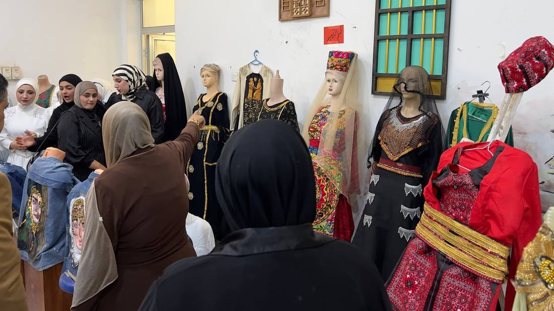 كان يوماً مزدحماً لدى بنات البصرة.. صور من الحضور الكبير في “الفنون الجميلة”