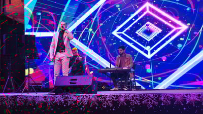 هێشتا خوێندکارە بەڵام گۆرانی دەڵێت و تیپێکی داناوە و کۆنسێرتیش دەکات