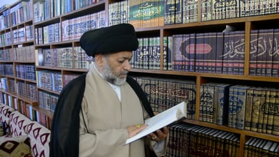 فيديو مع سيد سلمان في بلد.. لديه 10 آلاف كتاب من أيام الحياة في إيران