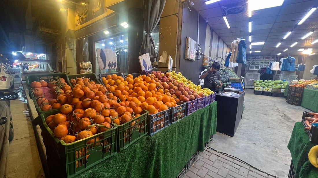رغم أنه قديم لكنه مرتب وأنيق.. صور صباحية من داخل سوق الأعظمية الكبير