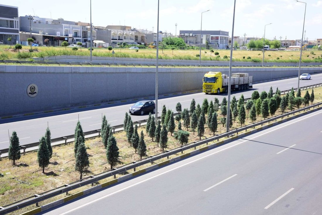 لە هەولێر، 194 باخچە، 22 پاركی گەورە، 22 پشتێنەی سەوزایی، 84 دوورگەناوەندی و 177 دارستان و چەند نەمامگەیەكی شارەوانی و 116 نافوورە هەیە و بەردەوامیش كار لەسەر زیادكردنی ڕێژەی سەوزایی لە شاری هەولێر دەكرێت.