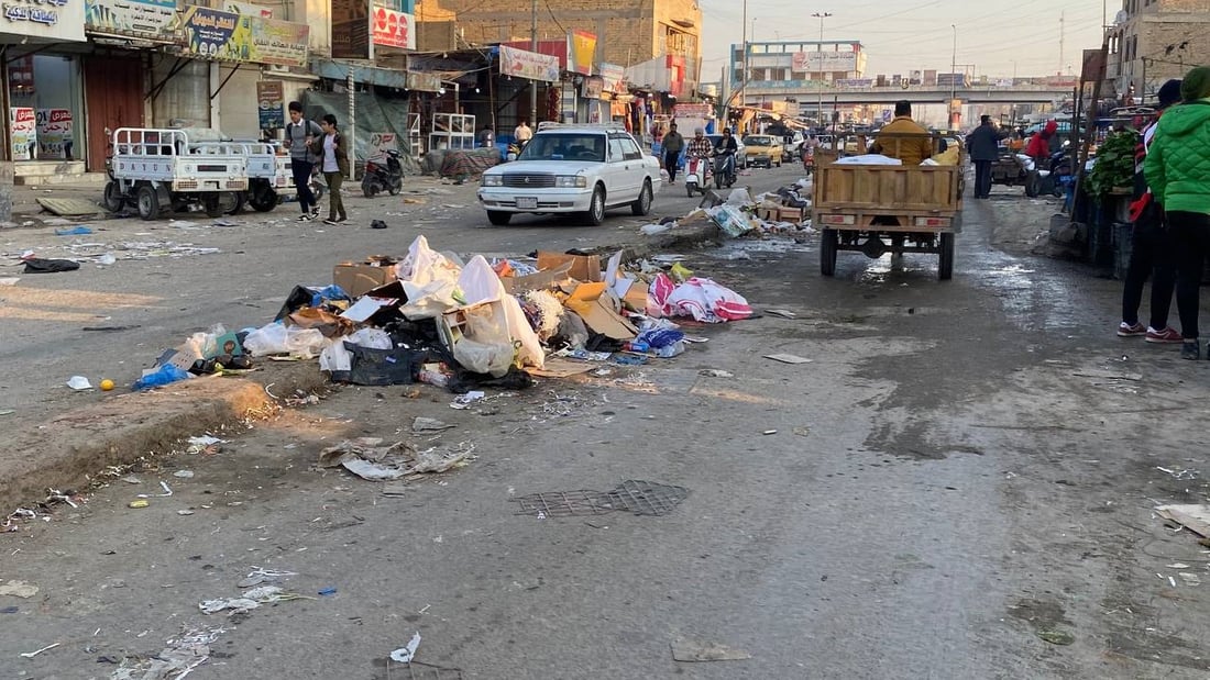 شوارع الناصرية تغرق بالنفايات إثر إضراب 1000 عامل نظافة (صور)
