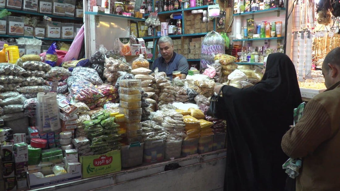 صور من أسواق المسيب قبيل رمضان.. السيدات منشغلات بتحضير الخلطات و”بهارات الجدر”