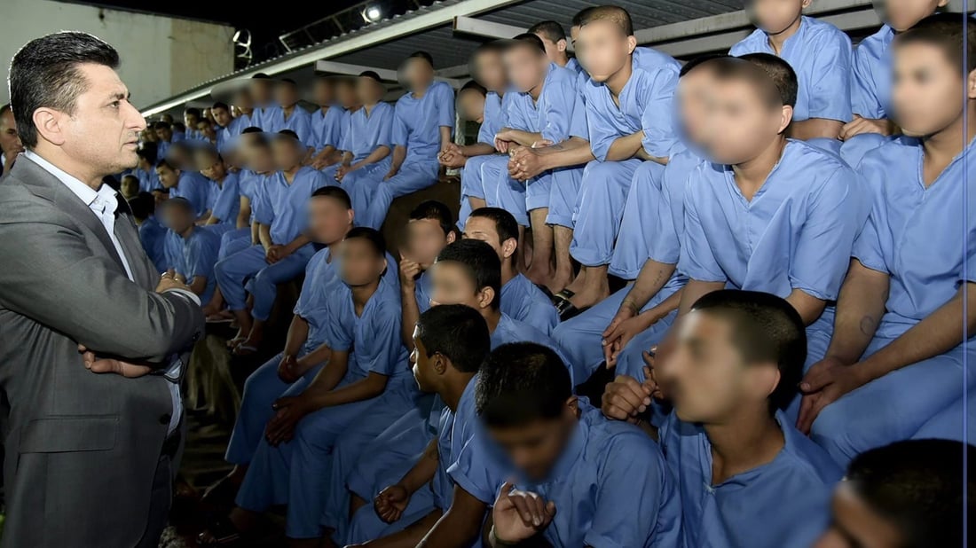 صور: وزير العدل يتوسط صغار المحكومين.. جولة ومأدبة إفطار داخل سجن الأحداث